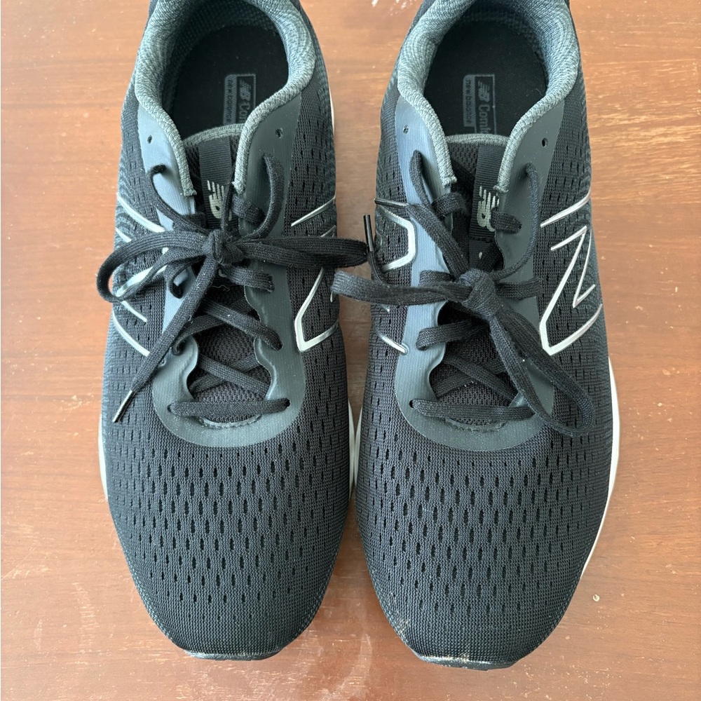 New Balance 520 Mens Black Running Shoes - Picture 2 of 16